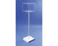 Urna cuadrada con pie metálico.