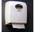 Distributeur manuel d'essuie-mains en rouleaux Kimberly Clark