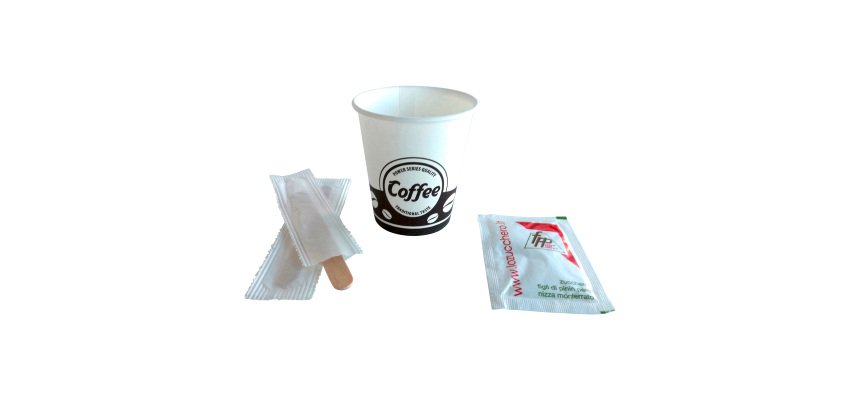 Kit con bustine di zucchero bianco+bicchierini+palettine legno incartate 50 unità
