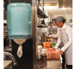 Dispensador mini M3 Tork Reflex™ con desbobinado central de hoja unica