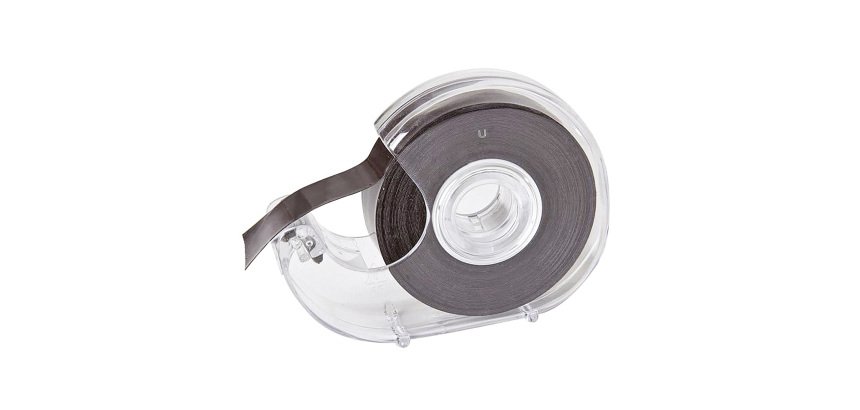 Dévidoir transparent avec bande noire magnétique et adhésive 19 mm x 7 m