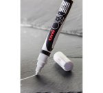 Marqueur craie Uni Ball Chalk blanc pointe ogive moyenne 1,8 mm - Pochette de 4