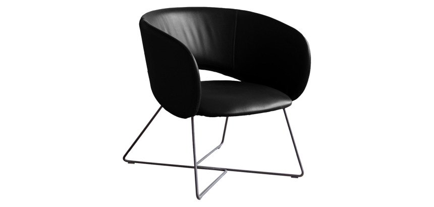 Poltrona ospite Maui con base in metallo a slitta