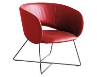 Poltrona ospite Maui con base in metallo a slitta