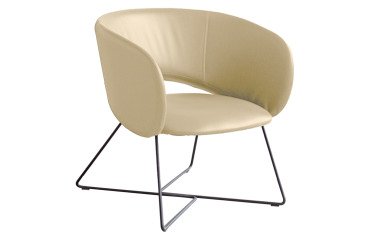 Poltrona ospite Maui con base in metallo a slitta