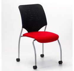 Chaise visiteur à roulettes reconditionnée dossier maille assise tissu rouge