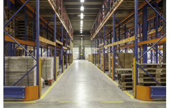 Estanterías, taquillas, mobiliario de almacén