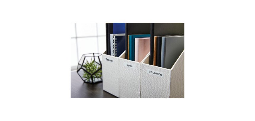 Ruban polyester Dymo D1 12 mm S0718060 fond blanc