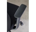 Chaise de bureau MARCUS tissu et maille - avec accoudoirs, appui-tête, réglage profondeur d'assise et soutien lombaire - Mécanisme Synchrone - Pieds noir