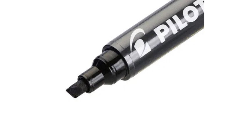 Marqueur permanent Pilot Marker 400 pointe biseautée 4,5 mm noir