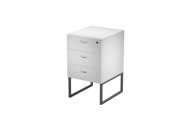 Cassettiera alta Blade su gambe in metallo fornita montata