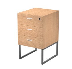 Cassettiera alta Blade su gambe in metallo fornita montata