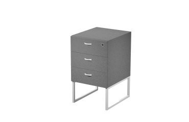 Cassettiera alta Blade su gambe in metallo fornita montata