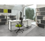 Cassettiera alta Blade su gambe in metallo fornita montata