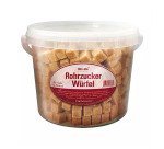 Cubes de sucre roux, dans un seau