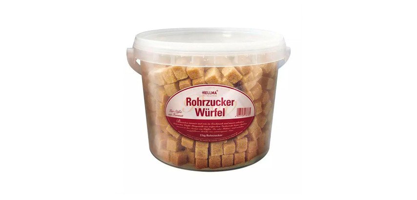 Cubes de sucre roux, dans un seau