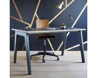 Schreibtisch Eden Ark Carbon in Eiche hell, 140 cm breit mit Kabelkanal