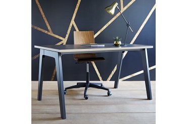 Schreibtisch Eden Ark Carbon in Eiche hell, 140 cm breit mit Kabelkanal