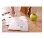 Etichette Avery bianche in carta riciclata al 100%, 99,1x33,9mm, 16 etichette per foglio, adesivo permanente, laser e inkjet, 100 fogli