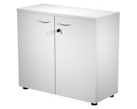 En_mobile basso con ante in legno bianco