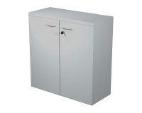 En_mobile basso con ante in legno grigio
