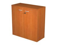 En_mobile basso con ante in legno noce
