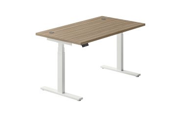 Büro mit elektrisch höhenverstellbarem Ergomaxx Memo L 140 x T 80 cm Eichenholzplatte