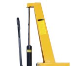 Transpallet manuale a pantografo 1000 kg, altezza max 80 cm