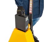 Transpallet semi-elettrico professionale, 1800 kg