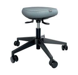 En_sgabello active con ruote e sedile oscillante