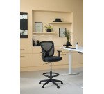 Chaise de bureau haute Magnus - tissu et maille - mécanisme haut/bas - accoudoirs - repose pied - piètement à roulettes