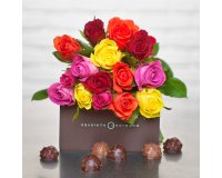 Bouquet de 15 roses Arlequin + ballotin de 570 g de rochers chocolat