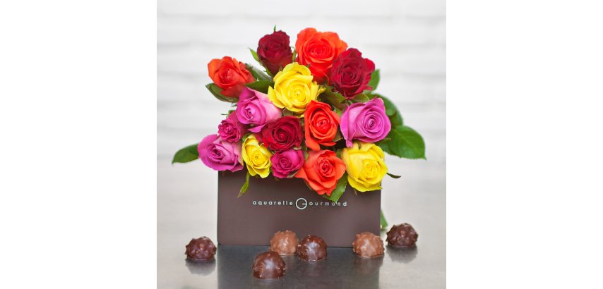 Bouquet de 15 roses Arlequin + ballotin de 570 g de rochers chocolat