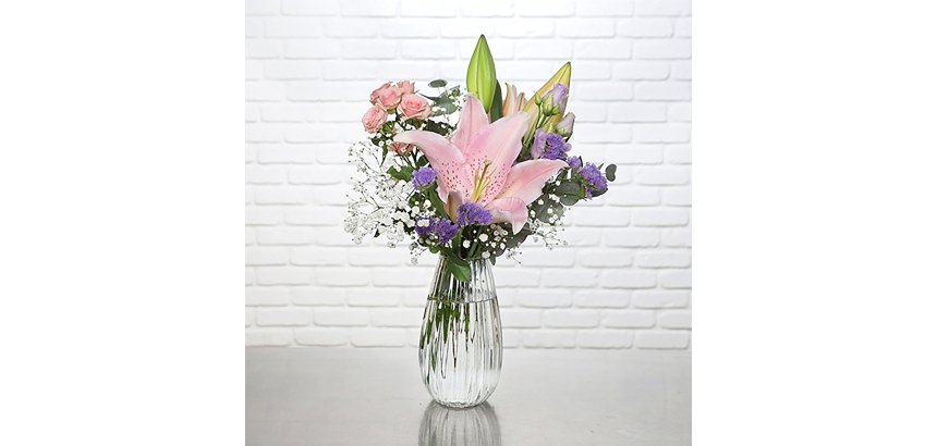 Petit bouquet tendre de fleurs naturelles