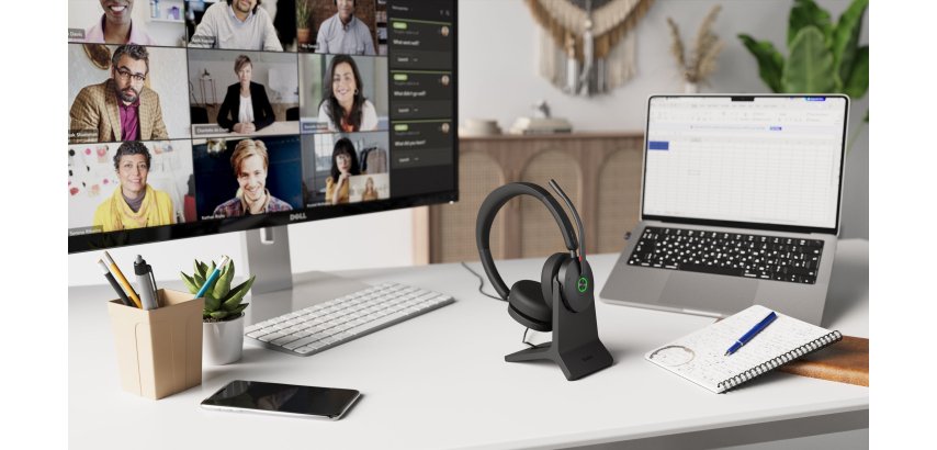 Wireless Yealink BH74 UC headset with charging stand