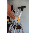 Scala pieghevole con corrimano e mensola Drabest per uso professionale in alluminio, 5 gradini