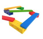 Percorso equilibrio con assi e mattoni
