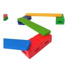 Percorso equilibrio con assi e mattoni