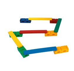 Percorso equilibrio con assi e mattoni