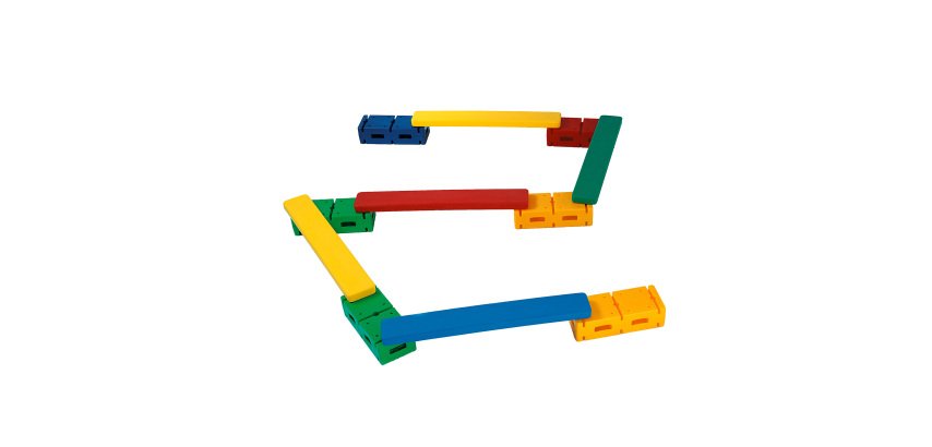 Percorso equilibrio con assi e mattoni