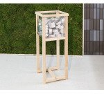 Cubo expositor con pie de madera para venta cruzada