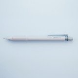 Wiederaufladbarer Feinminenstift Mono Graph Lite Smokey Tombow Spitze 0,5 mm - Pastellblauer Körper