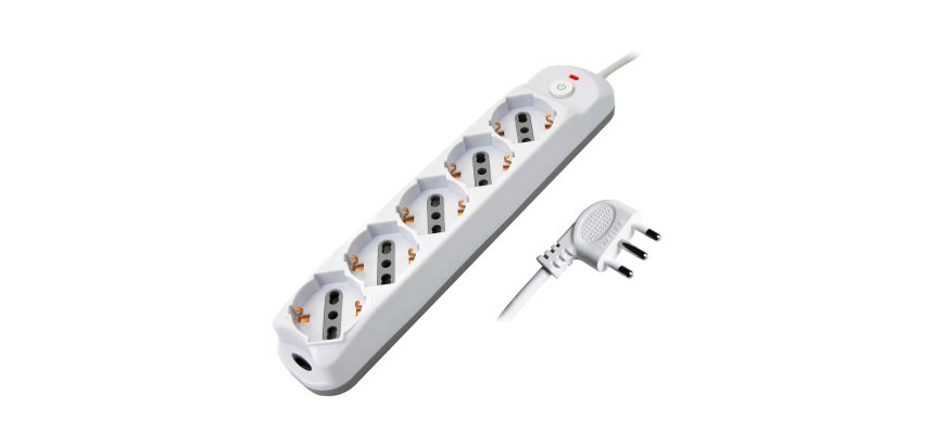 Multipresa con interruttore, 5 prese 10/16A shucko/bipasso, spina 90°, cavo 3 metri