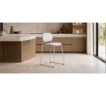 Tabouret empilable Meli en chenille beige et pieds en métal beige H.65 cm
