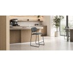 Tabouret empilable Meli en chenille grise et pieds en métal gris H. 65cm