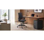 Chaise de bureau Difesa simili cuir noir - dossier haut - avec ou sans accoudoirs - mécanisme Synchrone - pieds noir