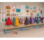 Klein schoolbankje Kleuterschool - maat 1 - jongste groep - kleur vernis