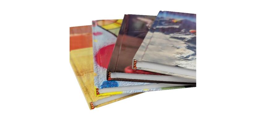 CF 4 QUADERNI MAXI CARTONATI A4 70GR RIGATURA 1R FG 128+1 COVER CARTO NATA PLASTICA LUCIDA 4 GRAFICHE ASSORTITE