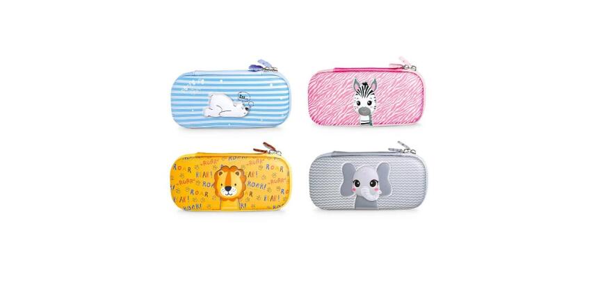 Astuccio rigido doppia zip con soggetti in rilievo e interno multiscomparto con tasche porta accessori   in 4 soggetti assortiti.