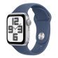 Apple Watch SE GPS, Cassa 40 mm in alluminio color argento con Cinturino Sport denim - M/L